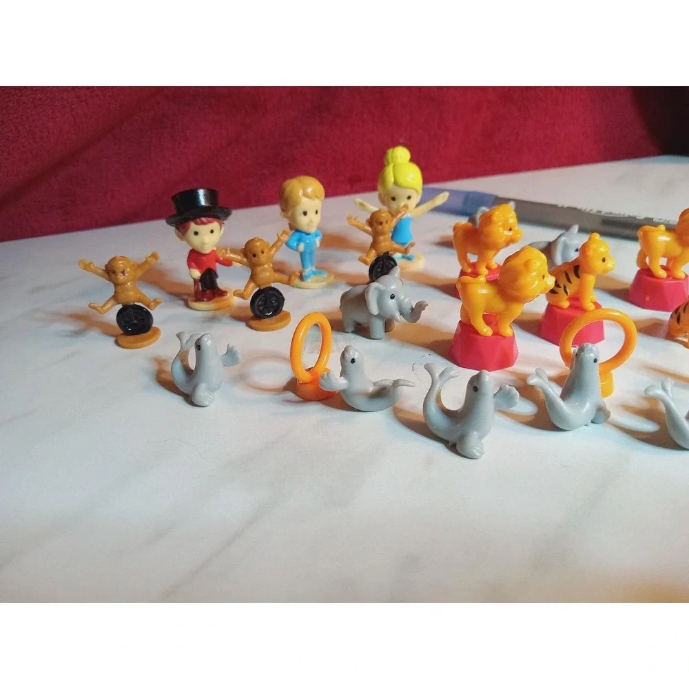 Lot of 30 Circus figurine pieces Micro Circus